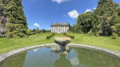 Vicq-sur-Breuilh House | Le petit chateau