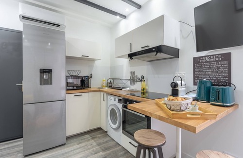 Decines-Charpieu Apartment | Le Petit Enclos - Appt climatisé, parking privé