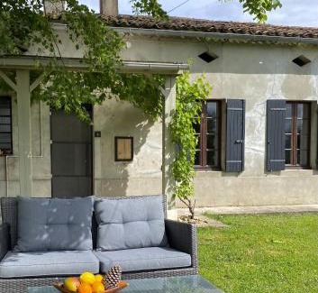 Neuvicq House | Le Petit Four à Pain
