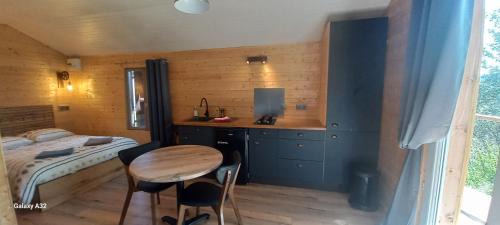 Saint-Martin-de-Fugeres Ski Chalet | Le petit Chalet du MacQuart P.O.A. RANCH, 2 à 3 pers,