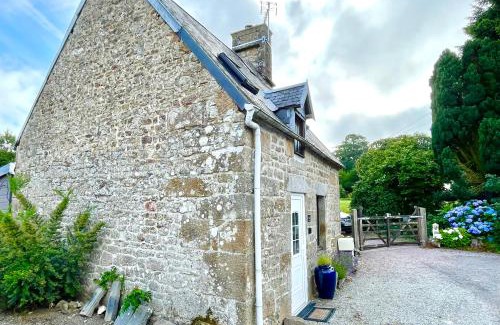 Saint-Michel-de-Montjoie House | Le Petit Fleur - the little flower, cosy cottage