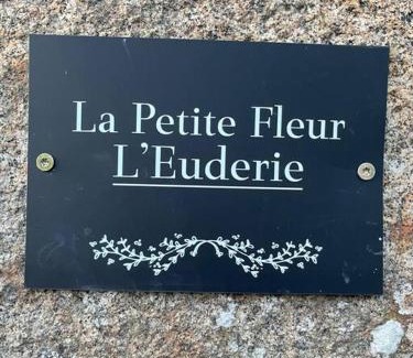 Saint-Michel-de-Montjoie House | Le Petit Fleur - the little flower, cosy cottage
