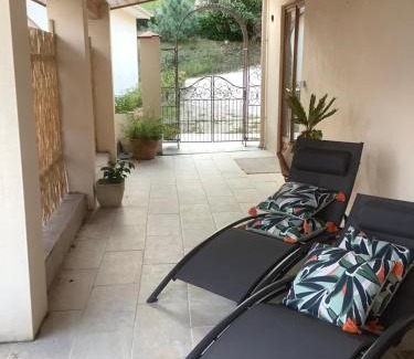 Estampes House | Le Petit Jardin