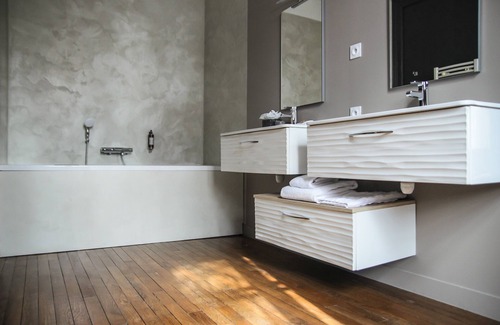 Laval Hotel | Le Petit Perier