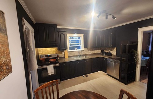 Pouch Cove House | Le Petit Pouch Cove, cute 3 Bed house with ocean views, 15 mins from St John's!