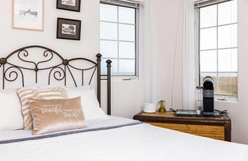 Val-Comeau Bed & Breakfast | Le Phare des Dunes