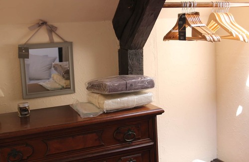 Cogles House | Le Portail, charming rooms with swimming pool