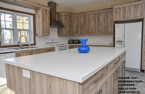St-Bernard-de-Lacolle Ski Chalet | Le Relais International - Chalet for large Group, 7 bedrooms, pool table, Golf