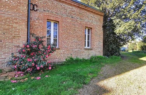 Bretx House | Le Relais de Fleyres - Gîte Authentique avec Jardin, Parking et Wifi