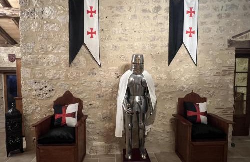 Mouzieys-Panens Bed & Breakfast | Le Relais des Chevaliers "La Suite des Seigneurs"