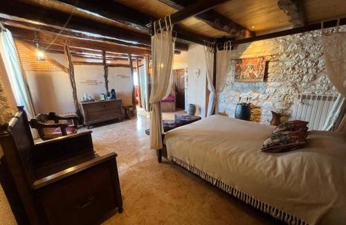 Mouzieys-Panens Bed & Breakfast | Le Relais des Chevaliers "La Suite des Seigneurs"