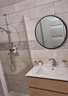 Valpuiseaux Bed & Breakfast | Le relais des clefs - AU CALME DU GATINAIS - Escapade à deux - Terrasse privée - WIFI - Offre romantique sur demande