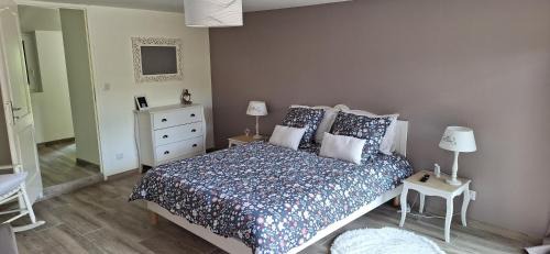Valpuiseaux Bed & Breakfast | Le relais des clefs - AU CALME DU GATINAIS - Escapade à deux - Terrasse privée - WIFI - Offre romantique sur demande