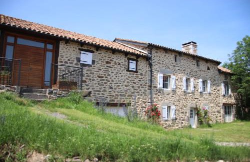 Anglards-de-Saint-Flour Apartment | Le Relais d'Anglards