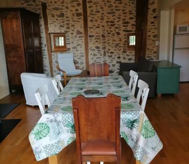 Anglards-de-Saint-Flour Apartment | Le Relais d'Anglards
