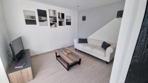 Saint-Germain-le-Rocheux House | LE ROCAGERMANOIS - Jolie maison de village