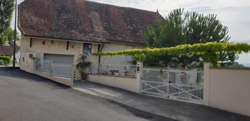 Creys-Mepieu House | Le(s) Nichoir(s) Pusignieu