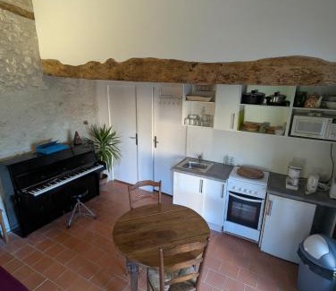 Saint-Mezard Apartment | Le Sabathe
