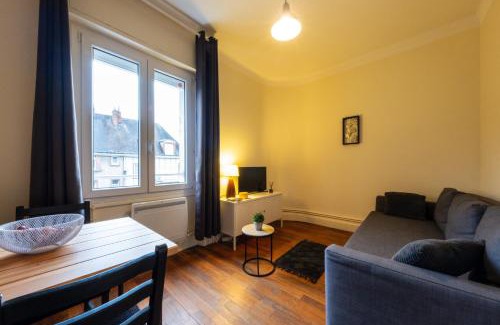 Gien Apartment | Le Saint Louis 2 Cœur Ville bord de Loire commerces à pied
