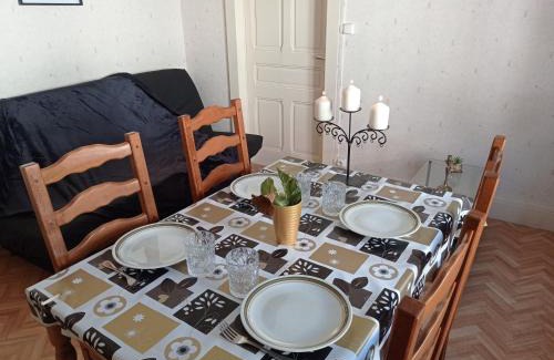 Saint-Claude Apartment | Le T3 AVEC DEUX CHAMBRES