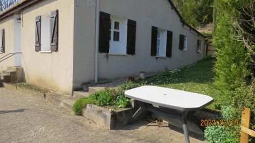Sainte-Genevieve-les-Gasny House | le tilleul