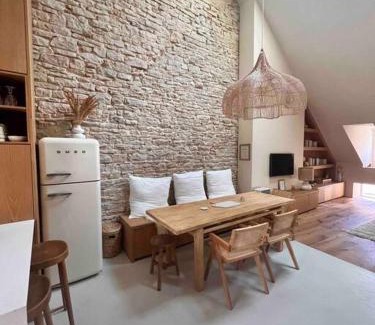 Beaune City Centre Apartment | Le Toit des Hospices : HyperCentre/Vue/Clim