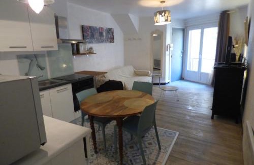 Pezenas Apartment | "Le Transversal 1" -Balcon-Garage privé optionnel -Centre historique-Plages à 21km !