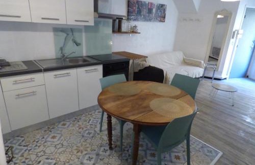 Pezenas Apartment | "Le Transversal 1" -Balcon-Garage privé optionnel -Centre historique-Plages à 21km !