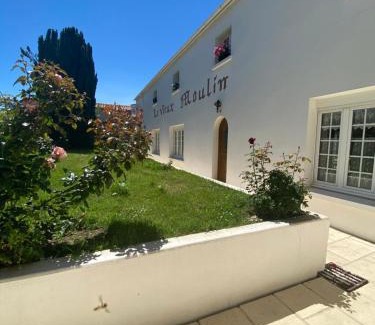Bouhet Bed & Breakfast | LE VIEUX MOULIN