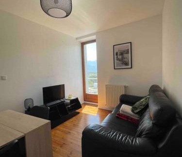 Moirans Apartment | Le vieux Moyrenc