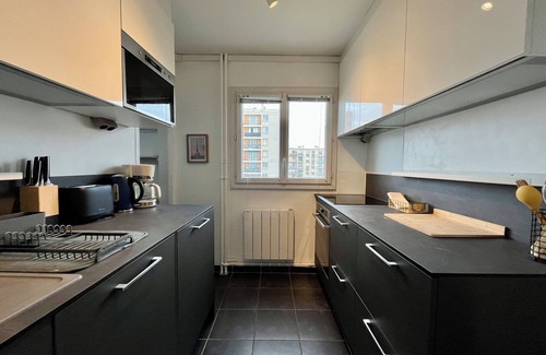 Zola - Pressense Apartment | LE ZOLA with balcony and parking, close to amenities and quiet location