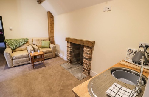 Clows Top Cottage | LEA FARM HOUSE, family friendly, with hot tub in Cleobury Mortimer