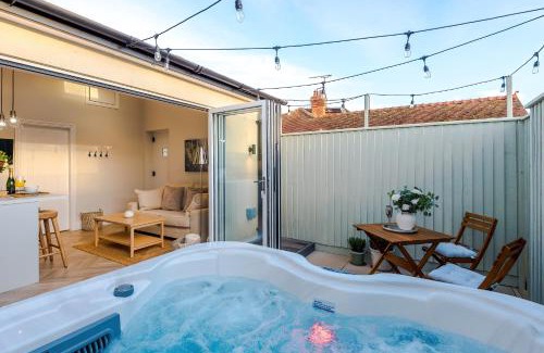 Chorlton-by-Backford Apartment | Leaholme Lodge