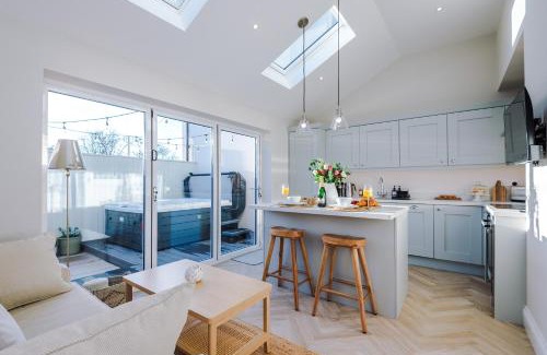 Chorlton-by-Backford Apartment | Leaholme Lodge