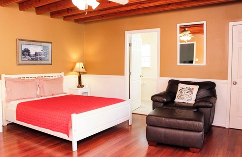 La Grange Cabin | Leaning Pines Lodge, Sleeps 10, Double Cabins in the woods, 30 min to Round Top