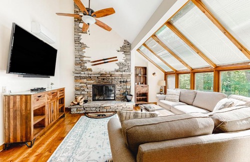Plymouth Apartment | Ledges 19 at Hawk Mountain