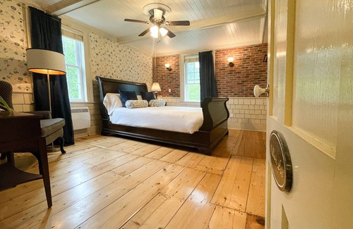 Stanstead Bed & Breakfast | Lee Farm Inn