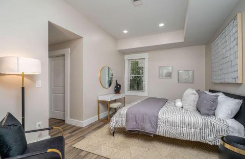 Covington House | Lee Street Lodge - Minutes from DT