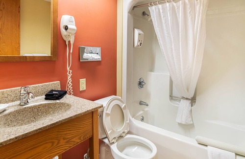 Suttons Bay Hotel | Leelanau Sands Casino & Lodge