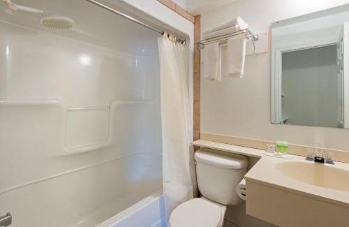 Flesherton Hotel | Leelas Villa Inn Flesherton