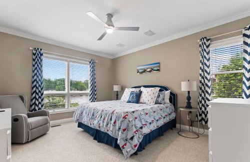 Southmont House | Leeloo's on the Lake - Sleeps 12