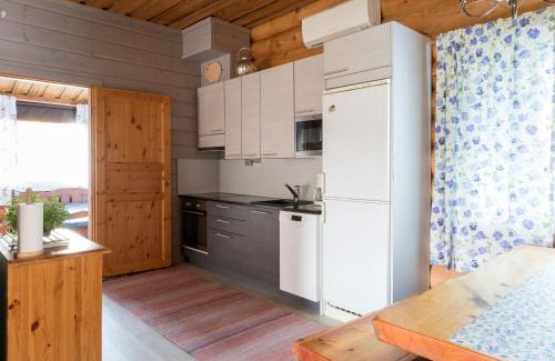Sonka Ski Chalet | Leenan tupa