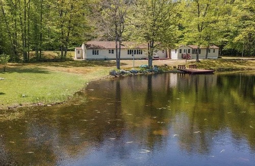 Middleton House | Legacy Estates Spacious 5-bedroom with WiFi, AC and More in lovely Middleton