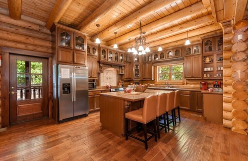 Gatlinburg - Pigeon Forge Cabin | Legend Crest Lodge