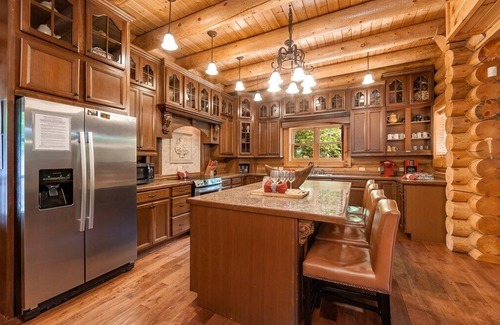 Gatlinburg - Pigeon Forge Cabin | Legend Crest Lodge