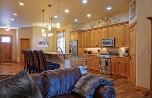Bozeman House | Legends Townhouse-Luxury Townhouse Near Bozeman and Bridger Creek Golf Course