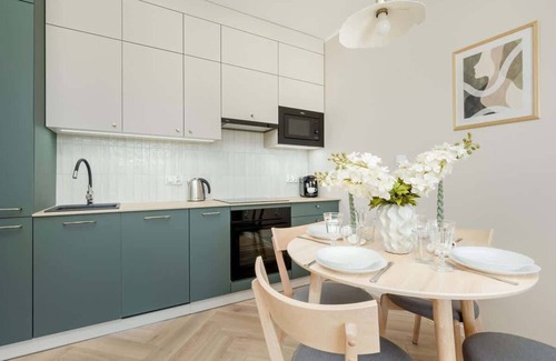 Stare Miasto Apartment | Legnicka 38 | Contemporary Apartment | Gym