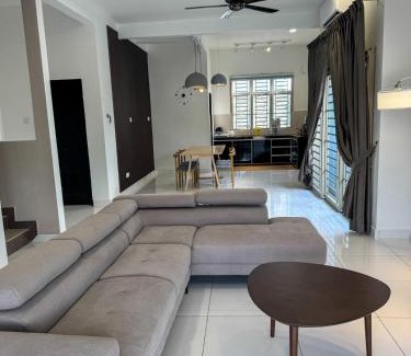 Gelang Patah Villa | Legoland Bukit Indah 10 mins 3 rooms large space Family room