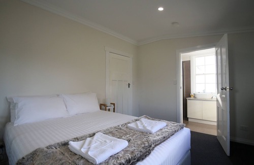 Relbia House | Leichhardt Farm Cottage 2 - 10 minutes to Central Launceston