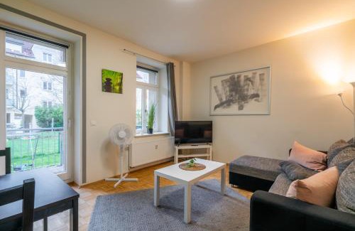 Nordost Apartment | Leipzig - Garten - Balkon - 10 Min zum Zentrum